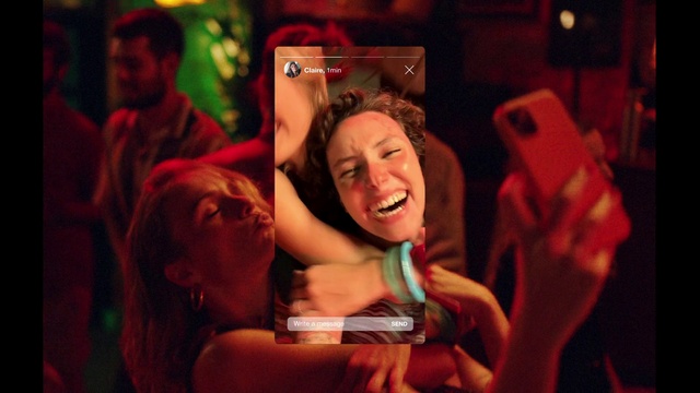 Video Reference: Smile, Hand, Gesture, Entertainment, Happy, Social group, Flash photography, Fun, Event, Magenta