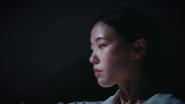 Video Reference: Nose, Cheek, Flash photography, Eyelash, Jaw, Ear, Event, Darkness, Midnight, Audio equipment