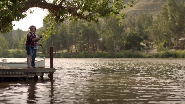 Video Reference: Water, Plant, Tree, Botany, Natural landscape, Lake, Watercourse, Lacustrine plain, Leisure, Wood