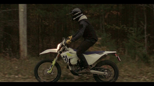 Video Reference: Tire, Wheel, Helmet, Automotive tire, Vehicle, Motorcycle, Enduro, Automotive lighting, Motocross, Motor vehicle