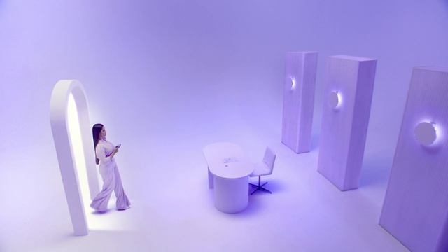 Video Reference: Purple, Dress, Violet, Material property, Art, Electric blue, Magenta, Building, Event, Cylinder