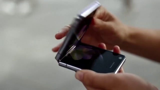 Video Reference: Hand, Mobile phone, Telephone, Telephony, Portable communications device, Communication Device, Gesture, Finger, Mobile device, Thumb