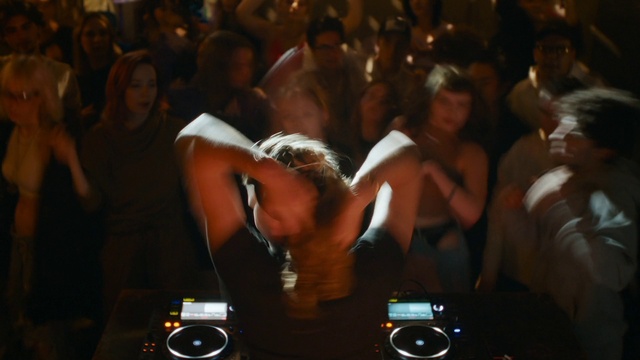 Video Reference: Crowd, Fun, Entertainment, Event, Music, Gadget, T-shirt, Darkness, Communication Device, Design