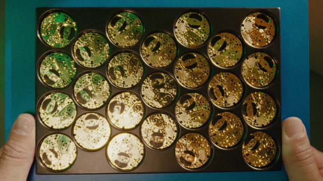 Video Reference: Dishware, Organism, Serveware, Glass, Circle, Cuisine, Serving tray, Artifact, Jewellery, Pattern