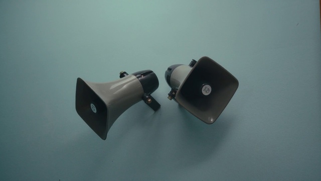 Video Reference: Auto part, Automotive design, Security, Plastic, Gadget, Audio equipment, Wood, Metal, Household hardware, Cylinder