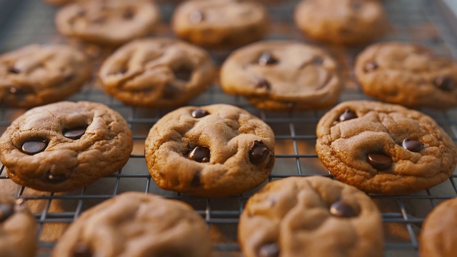 Video Reference: Food, Ingredient, Recipe, Chocolate chip cookie, Dish, Cuisine, Baked goods, Produce, Gluten, Staple food