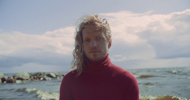 Video Reference: Sky, Cloud, Water, People in nature, Flash photography, Neck, Happy, Beard, Travel, Facial hair