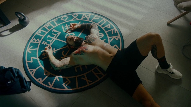 Video Reference: Joint, Shoulder, Thigh, Knee, Elbow, Chest, Sportswear, Flooring, T-shirt, Trunk