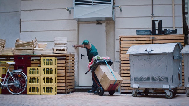 Video Reference: Wheel, Tire, Building, Wood, Asphalt, Helmet, Rolling, Machine, Road surface, Roof