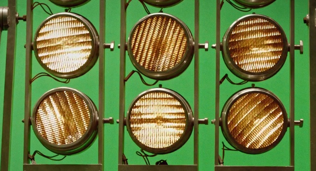Video Reference: Automotive parking light, Automotive tail & brake light, Automotive lighting, Motor vehicle, Light, Green, Grille, Amber, Lighting, Yellow