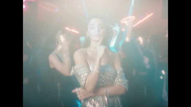 Video Reference: Arm, Flash photography, Lighting, Entertainment, Performing arts, Magenta, Music, Dance, Music venue, Fun