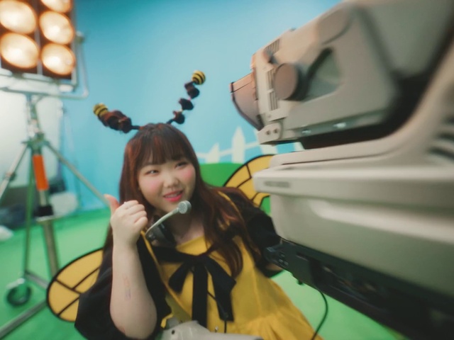 Video Reference: Happy, Smile, Automotive design, Vehicle door, Automotive lighting, Leisure, Motor vehicle, Fun, Event, Service