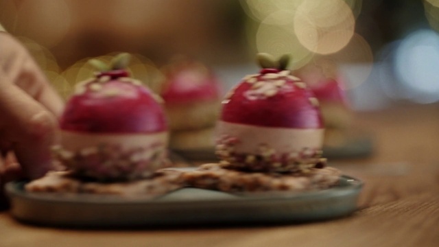 Video Reference: Food, Tableware, Petal, Ingredient, Recipe, Cake decorating, Cuisine, Baked goods, Serveware, Dish