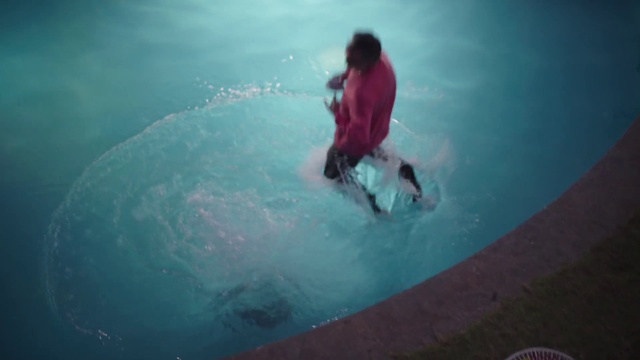 Video Reference: Water, Sky, Flash photography, Recreation, Wind wave, Knee, Boardsport, Extreme sport, Leisure, Sports