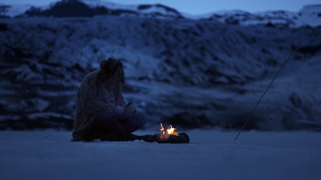 Video Reference: Snow, Cloud, Sky, Freezing, Slope, Landscape, Horizon, Dusk, People in nature, Electric blue