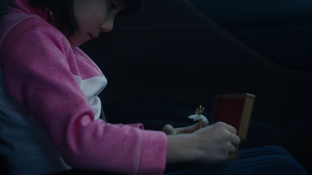 Video Reference: Hand, Purple, Gesture, Finger, Fun, Gadget, Magenta, Audio equipment, Sitting, Darkness