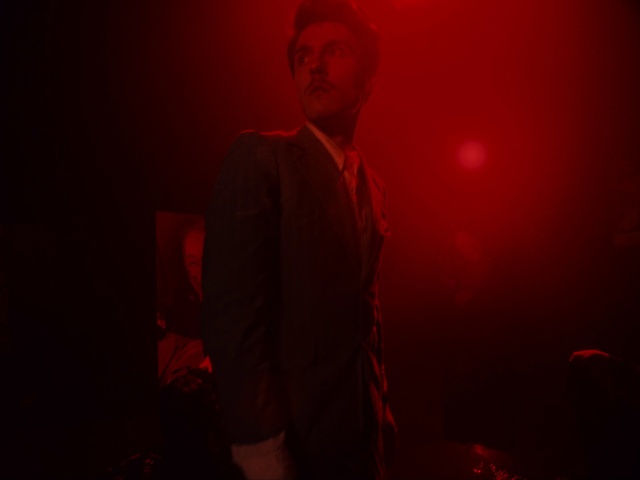 Video Reference: Flash photography, Orange, Sky, Entertainment, Audio equipment, Performing arts, Artist, Blazer, Music, Art