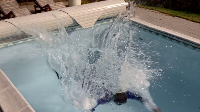 Video Reference: Water, Liquid, Hood, Plant, Fluid, Composite material, Rectangle, Leisure, Automotive exterior, Cleanliness