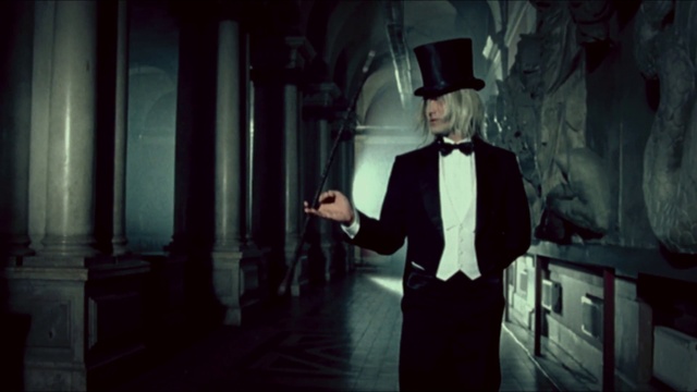 Video Reference: Human, Flash photography, Dress shirt, Gesture, Tie, Collar, Blazer, Formal wear, White-collar worker, Darkness