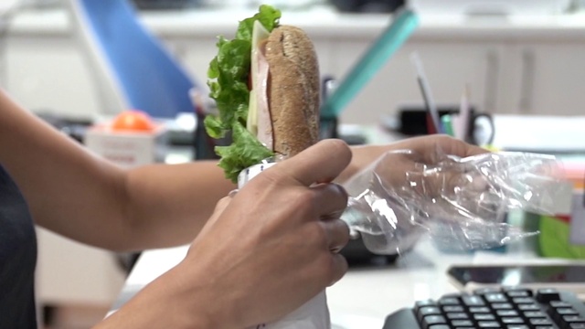 Video Reference: Food, Hand, Tableware, Ingredient, Finger, Recipe, Fast food, Cuisine, Dish, Thumb