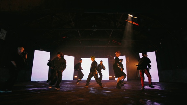 Video Reference: Entertainment, Performing arts, Dance, Event, Performance art, Darkness, Fun, Stage, Choreography, Visual arts