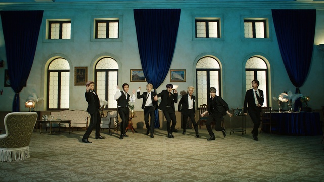 Video Reference: Window, Architecture, Building, Entertainment, Curtain, Event, Formal wear, Crowd, Suit, City