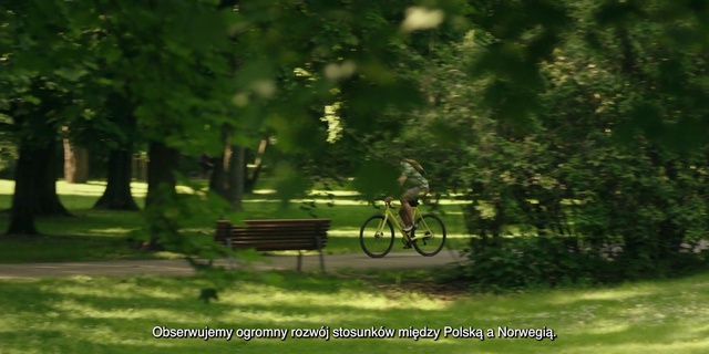 Video Reference: Bicycle, Wheel, Plant, Land vehicle, Tire, Bicycles--Equipment and supplies, Bicycle wheel, Bicycle handlebar, Bicycle frame, Vehicle