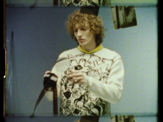 Video Reference: Microphone, Sleeve, Jheri curl, Fun, Entertainment, T-shirt, Event, Music, Fur, Music artist