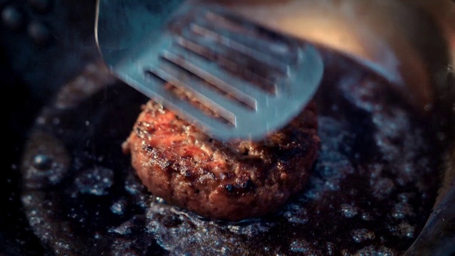 Video Reference: Food, Recipe, Ingredient, Breakfast sausage, Diot, Cooking, Gas, Frying, Roasting, Debrecener