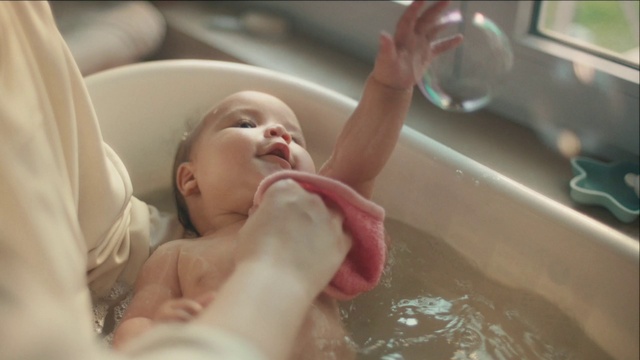 Video Reference: Skin, Bathtub, Water, Mouth, Bathroom, Fluid, Baby, Liquid, Toddler, Comfort