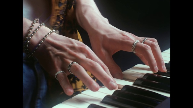 Video Reference: Musical instrument, Hand, Piano, Keyboard, Organist, Human body, Musician, Finger, Gesture, Pianist