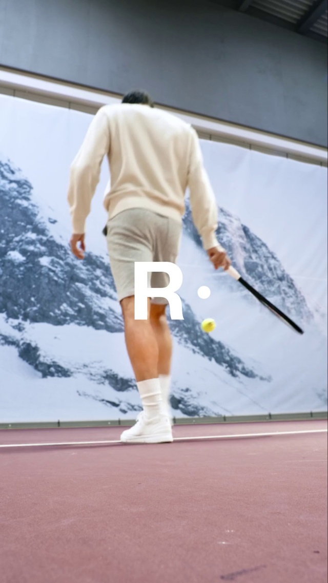 Video Reference: Shorts, Sports equipment, Racquet sport, Player, Sportswear, Knee, Leisure, T-shirt, Tennis player, Sports