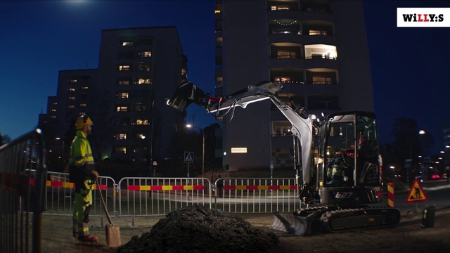 Video Reference: Building, Sky, Light, Window, Road surface, Street light, Asphalt, High-visibility clothing, Electricity, Moon