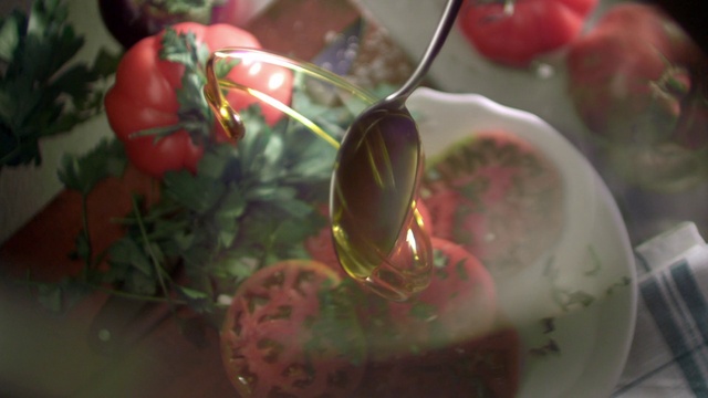 Video Reference: Plant, Fluid, Petal, Terrestrial plant, Ingredient, Natural foods, Recipe, Christmas ornament, Glass, Flowering plant