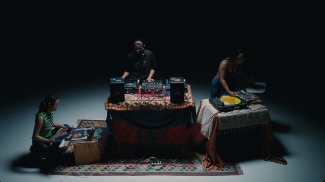 Video Reference: Table, Entertainment, Tablecloth, Leisure, Event, Sharing, Performing arts, Rectangle, Fun, Recreation