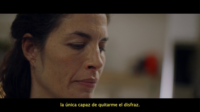 Video Reference: Nose, Cheek, Eyelash, Jaw, Flash photography, Ear, Photo caption, Event, Happy, Portrait photography