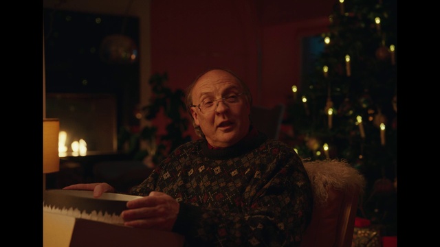 Video Reference: Organ, Musical instrument, Musical keyboard, Keyboard, Piano, Pianist, Event, Recital, Musical instrument accessory, Christmas ornament