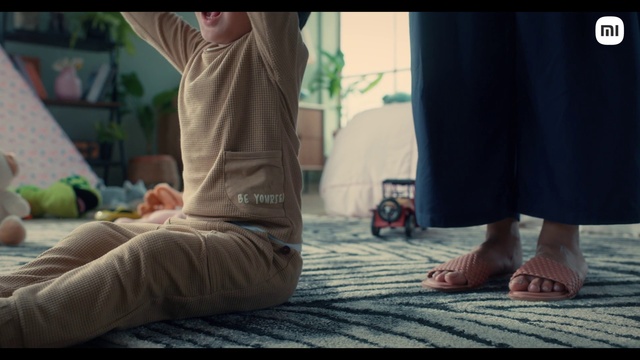 Video Reference: Joint, Textile, Grey, Flooring, Floor, Finger, Barefoot, Nail, Wood, Comfort