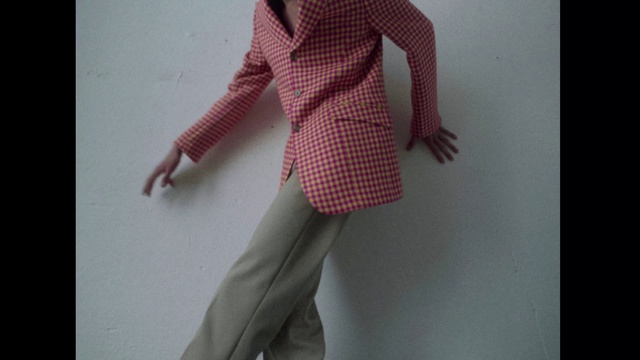 Video Reference: Outerwear, Sleeve, Gesture, Waist, Dress shirt, Grey, Knee, Blazer, Fashion design, Human leg