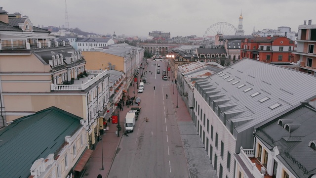 Video Reference: Sky, Daytime, Building, Window, Infrastructure, Urban design, Neighbourhood, Residential area, Cloud, City