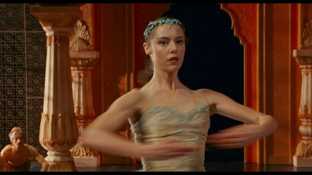 Video Reference: Flash photography, Fashion design, Entertainment, Performing arts, Event, Gown, Jewellery, Vest, Trunk, Electric blue