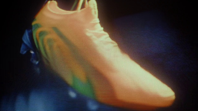 Video Reference: Sleeve, Gesture, Elbow, Wrist, Tints and shades, Electric blue, Human leg, Thigh, Thumb, Knee