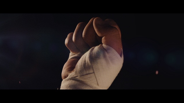 Video Reference: Gesture, Finger, Thumb, Wrist, Tints and shades, Nail, Human leg, Foot, Comfort, Wrinkle