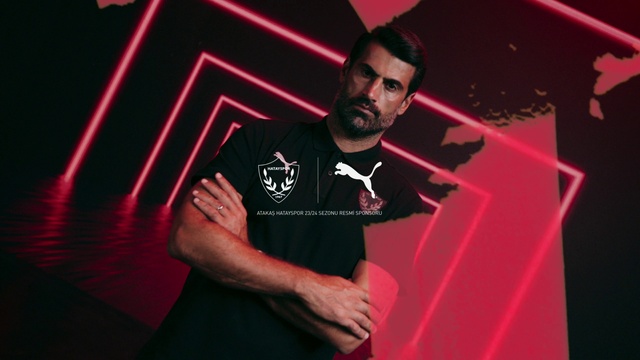 Video Reference: Flash photography, Purple, Entertainment, Font, T-shirt, Music, Performing arts, Magenta, Music artist, Stage