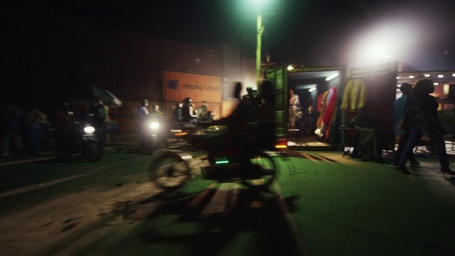 Video Reference: Tire, Automotive lighting, Motor vehicle, Wheel, Road surface, Asphalt, Vehicle, Headlamp, Midnight, Electricity