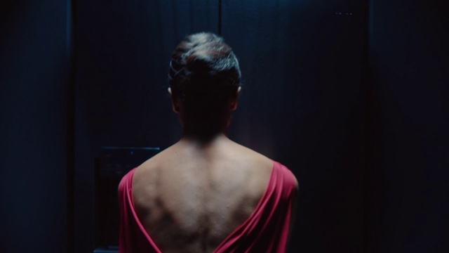 Video Reference: Neck, Flash photography, Bun, Fashion design, Performing arts, Magenta, Event, Entertainment, T-shirt, Art