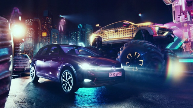 Video Reference: Wheel, Tire, Car, Land vehicle, Vehicle, Automotive lighting, Light, Automotive design, Hood, Motor vehicle