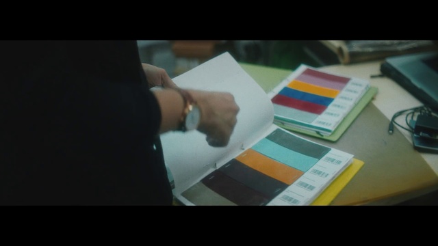 Video Reference: Watch, Automotive design, Gesture, Collar, Font, Nail, Wrist, Thumb, Desk, Gadget