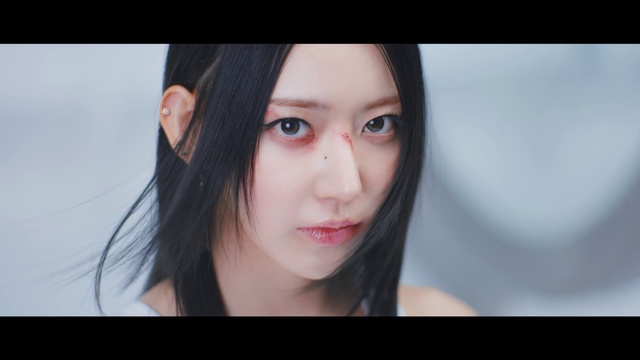 Video Reference: Nose, Cheek, Skin, Lip, Chin, Eyebrow, Eyelash, Mouth, Flash photography, Jaw