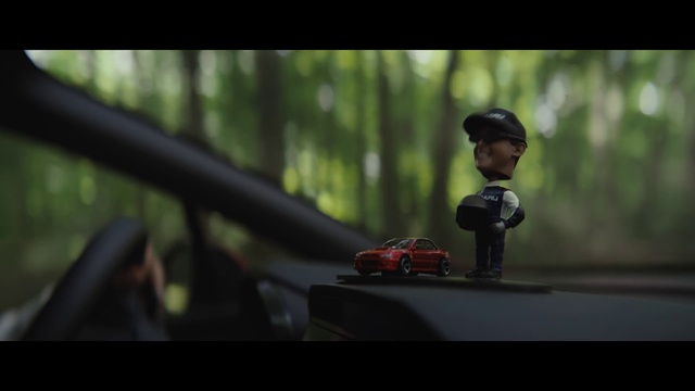 Video Reference: Automotive mirror, Toy, Car, Vehicle, Wheel, Motor vehicle, Automotive lighting, Flash photography, Rear-view mirror, Automotive design